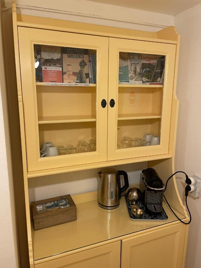 أنغوليم Merig'Home Chambre Bd Climatisee Dans Maison Avec Piscine Au Calme En Ville, Sdb & Toilettes Prives المظهر الخارجي الصورة